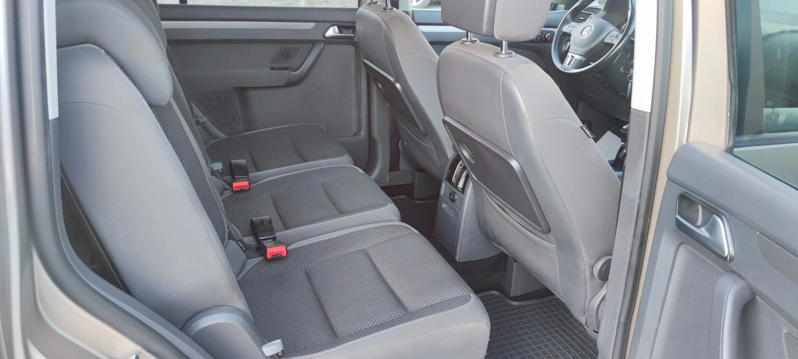 VW Touran 1.6TDI  | Mobile.bg — изображение 11
