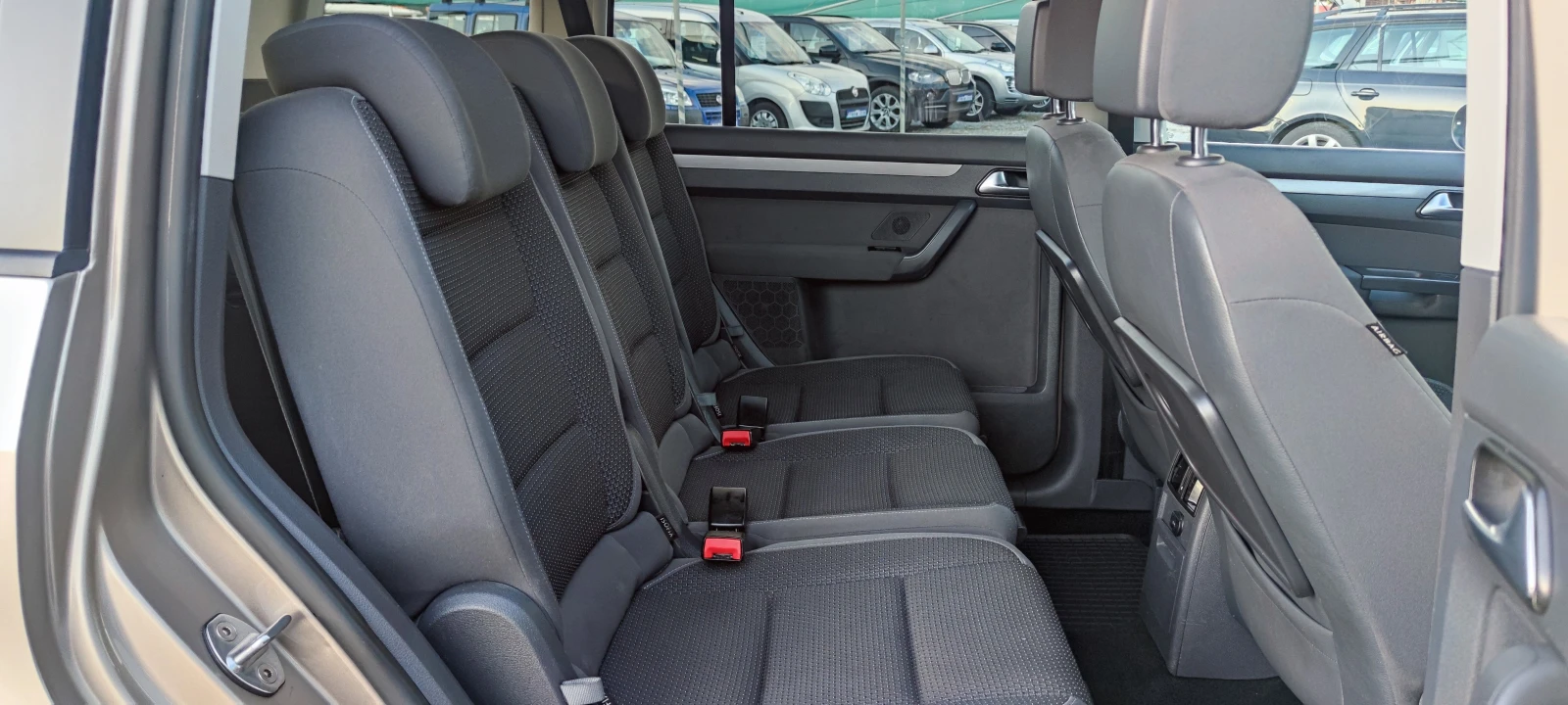 VW Touran 1.6TDI  | Mobile.bg — изображение 12