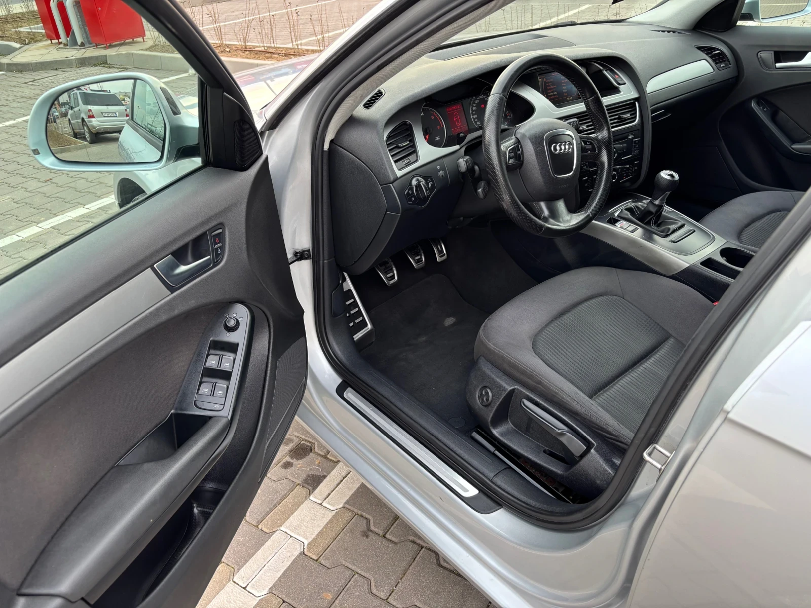 Audi A4 Avant// 2.0 TDI, снимка 12 - Автомобили и джипове - 53713600