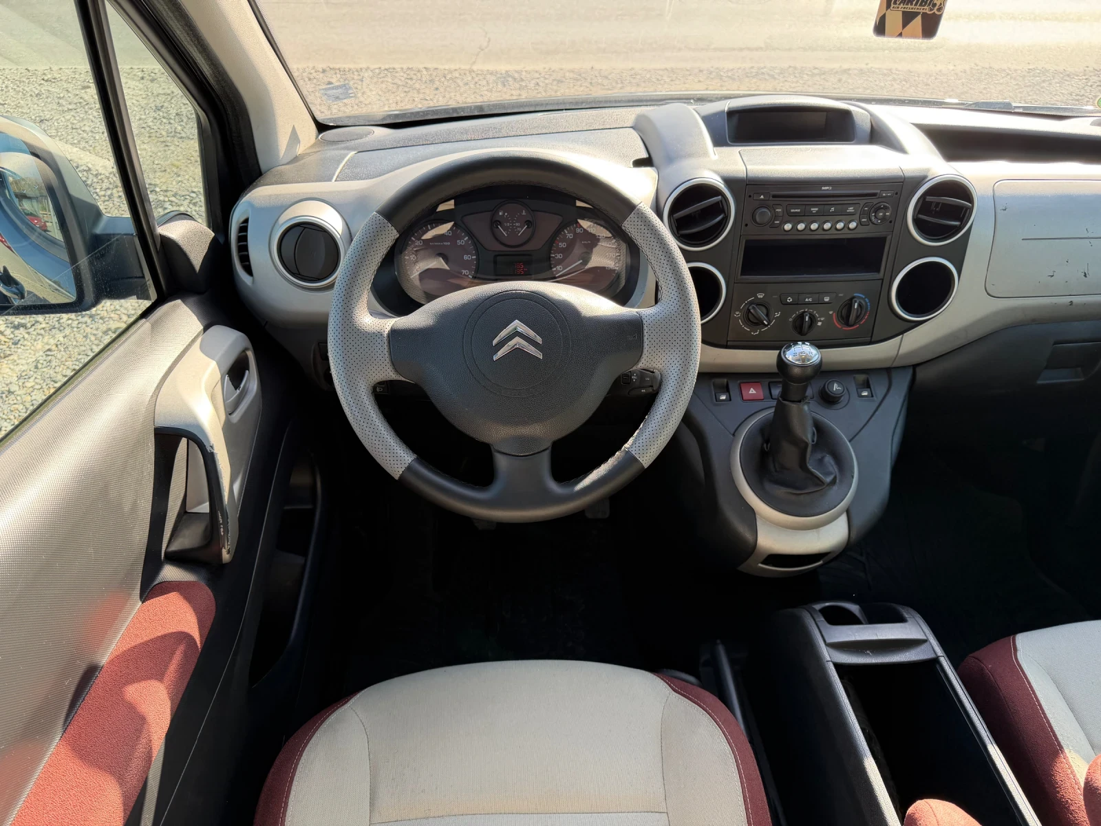 Citroen Berlingo 1.6/НАПЪЛНО ОБСЛУЖЕНА, снимка 11 - Автомобили и джипове - 53840235