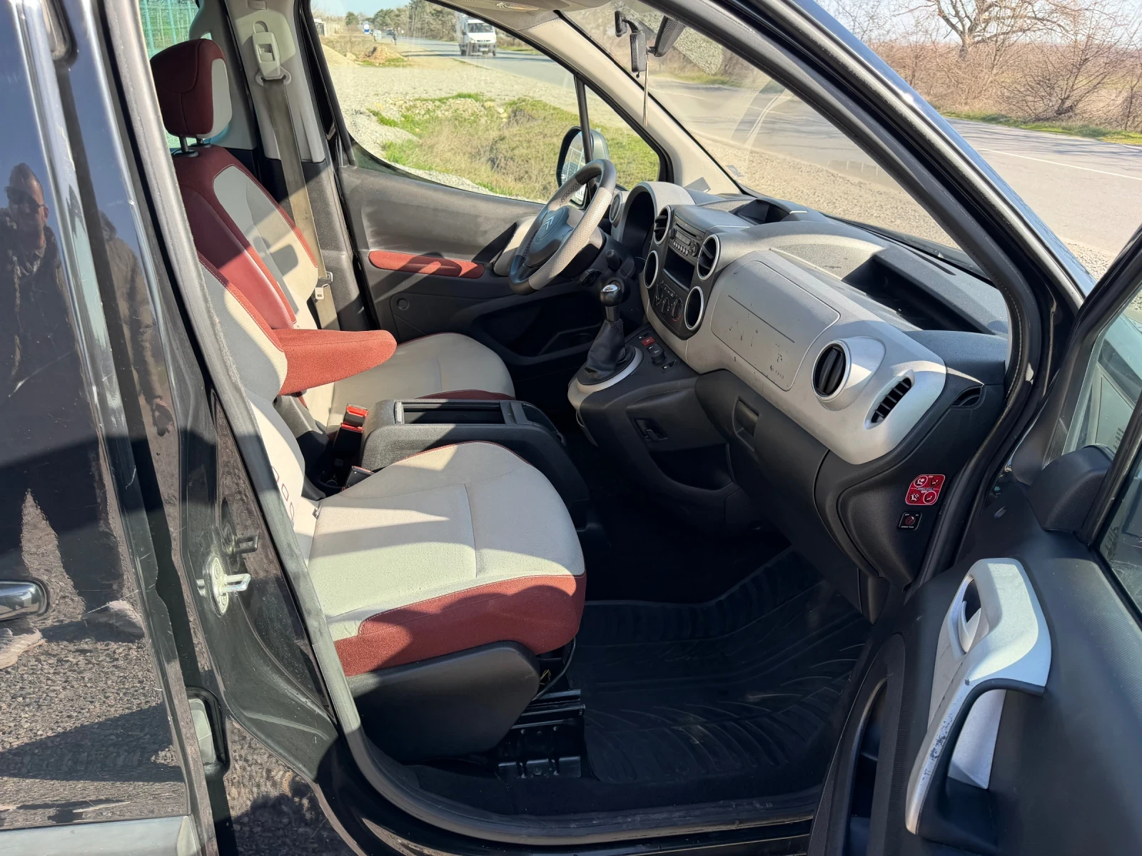 Citroen Berlingo 1.6/НАПЪЛНО ОБСЛУЖЕНА, снимка 13 - Автомобили и джипове - 53840235