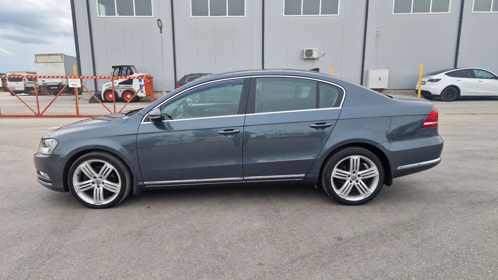 VW Passat 1.6TDI, снимка 8 - Автомобили и джипове - 54263202