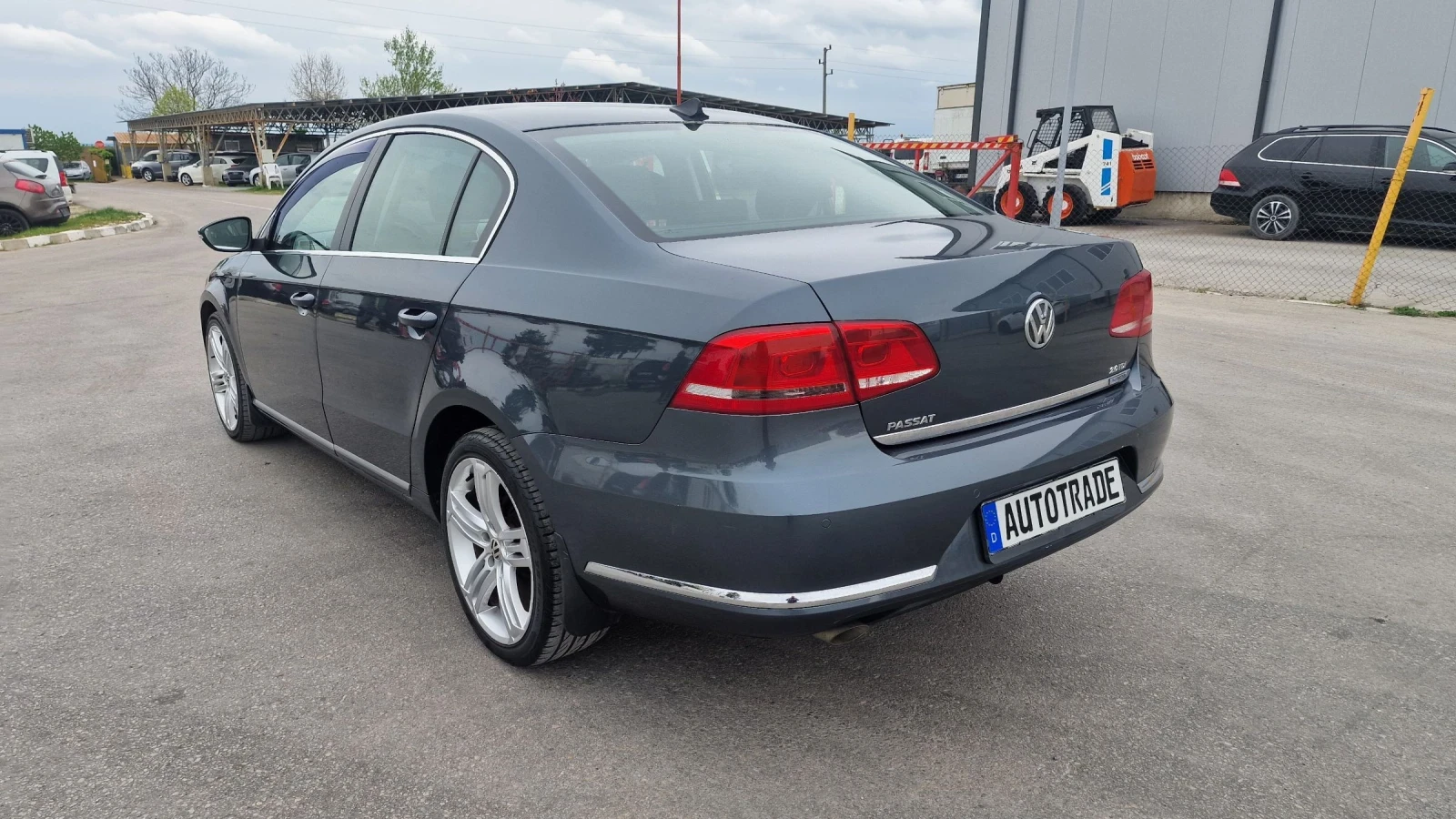 VW Passat 1.6TDI, снимка 7 - Автомобили и джипове - 54263202