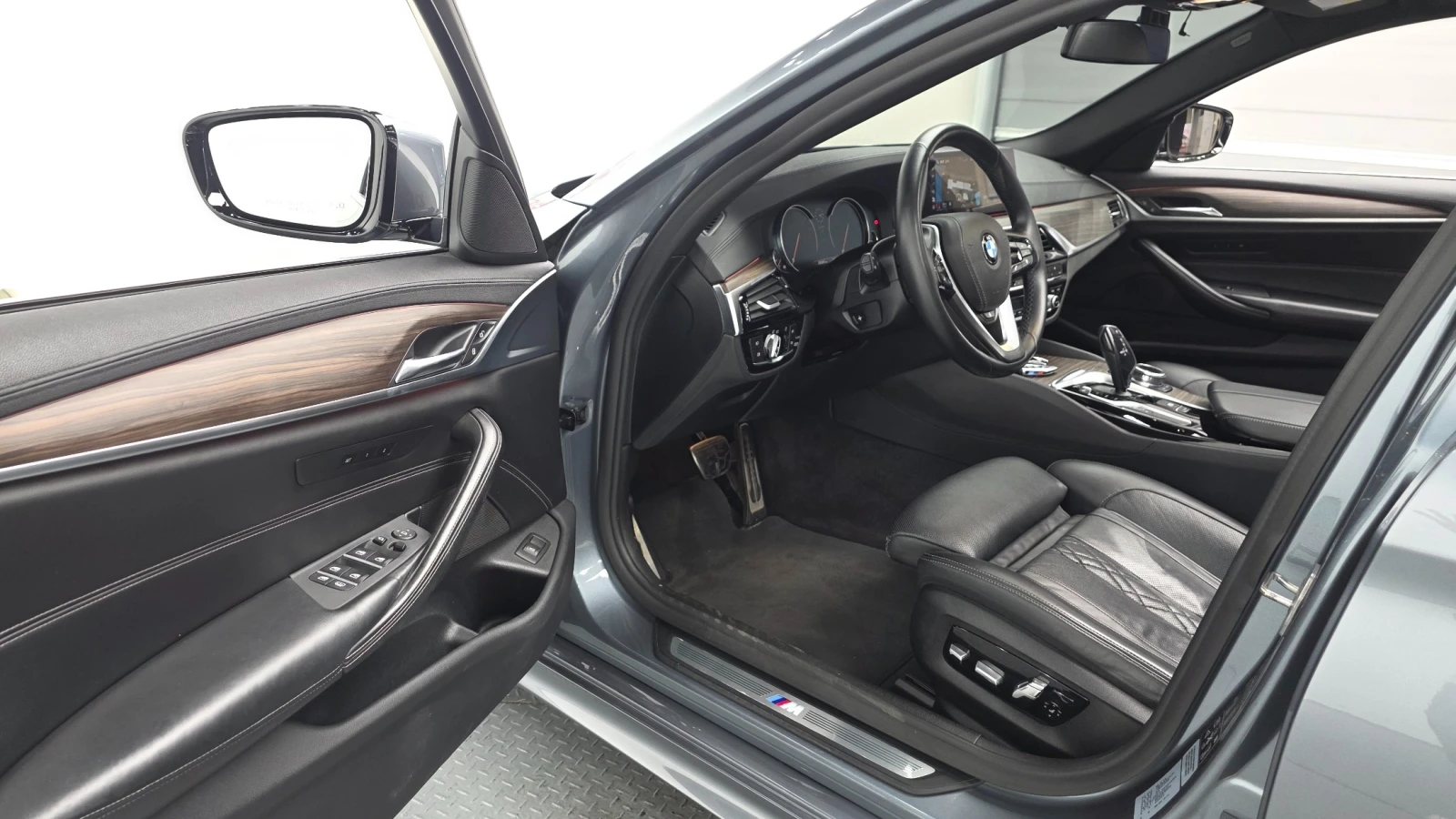 BMW 530 Xdrive* B48* HeadUp* Navi* Pano* Keyless, снимка 9 - Автомобили и джипове - 55282565