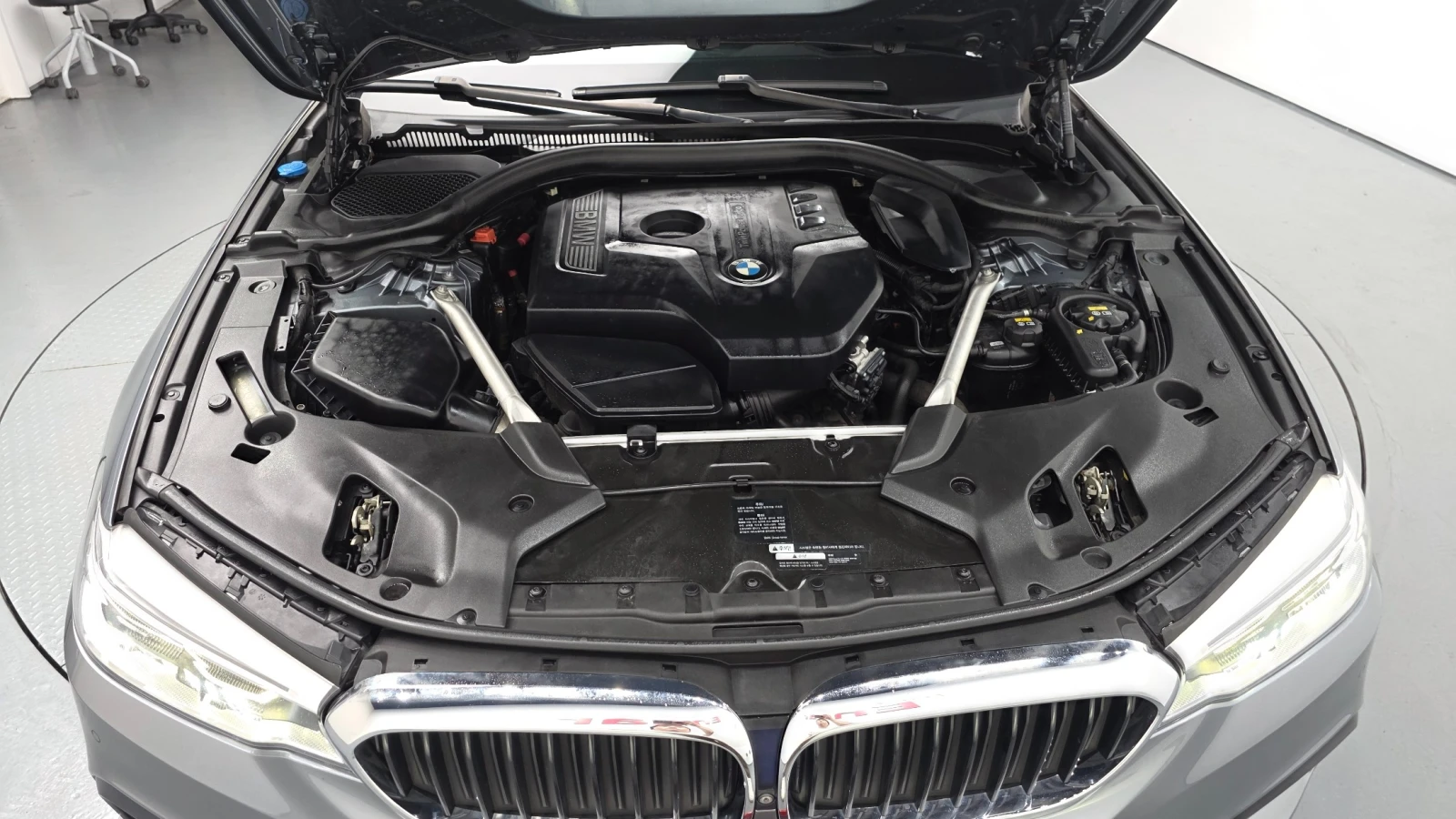 BMW 530 Xdrive* B48* HeadUp* Navi* Pano* Keyless, снимка 17 - Автомобили и джипове - 55282565