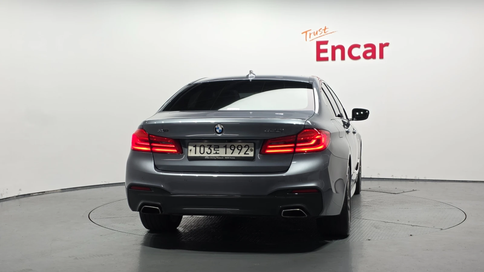 BMW 530 Xdrive* B48* HeadUp* Navi* Pano* Keyless, снимка 4 - Автомобили и джипове - 55282565