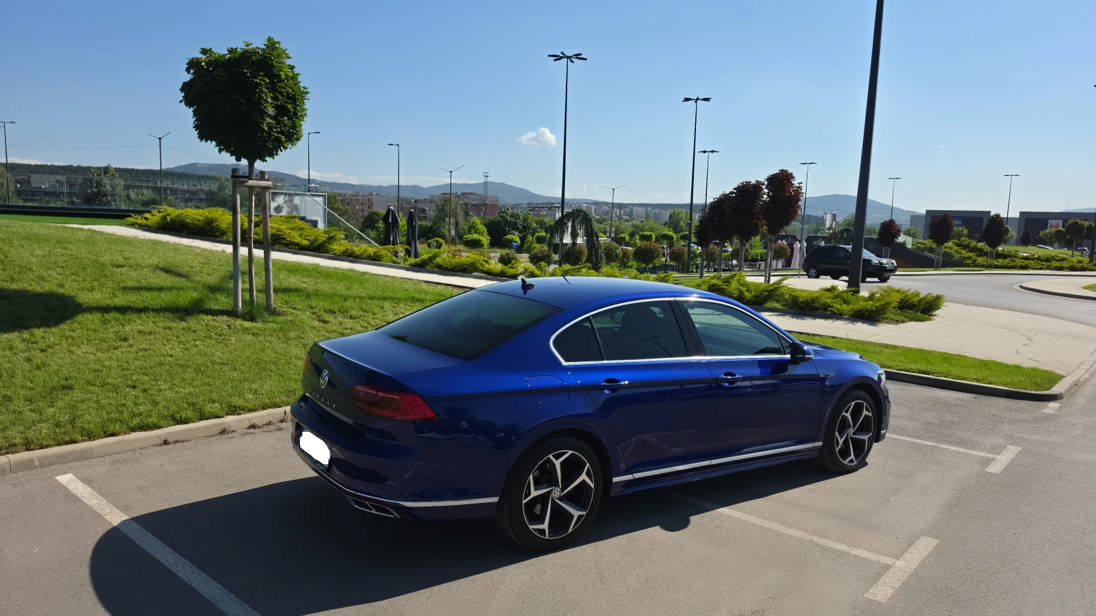 VW Passat TSI - R-Line, снимка 3 - Автомобили и джипове - 55904437