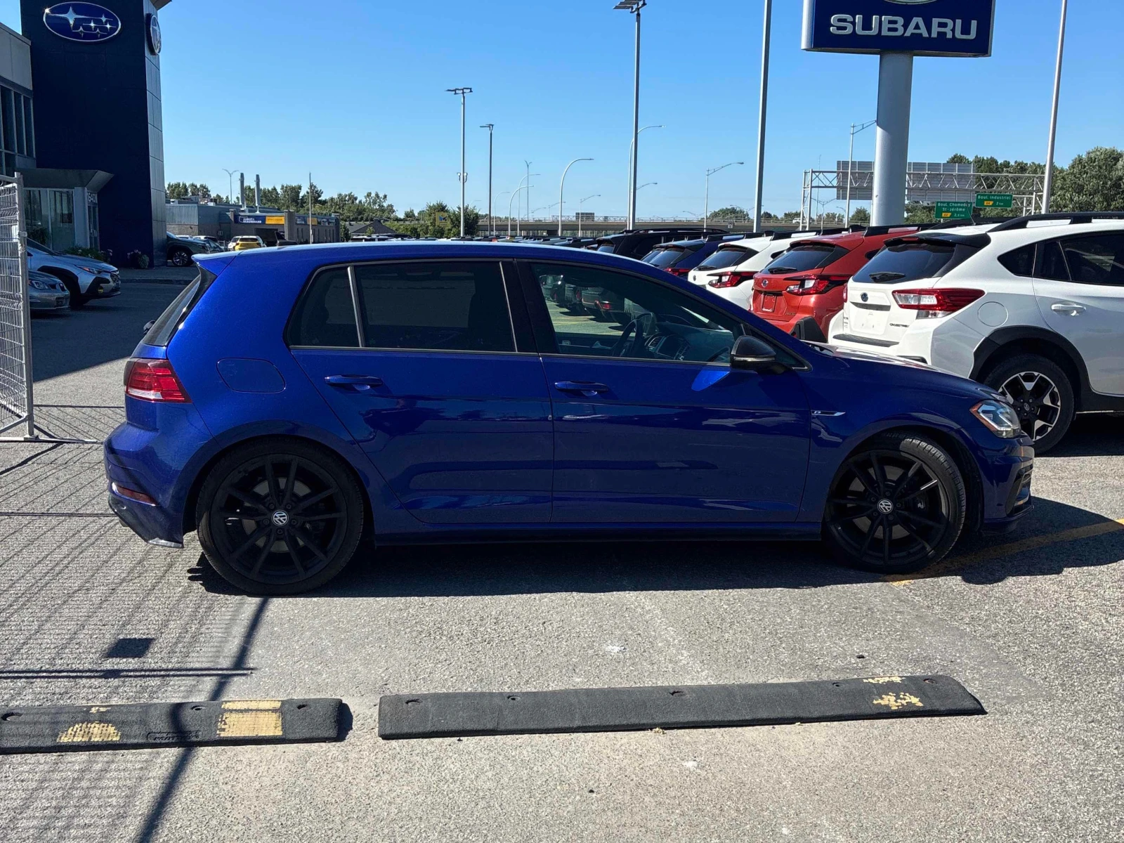 VW Golf R DSG / КОЖА / 2 ЧИФТА ГУМИ / АВТОКРЕДИТ, снимка 3 - Автомобили и джипове - 55912634