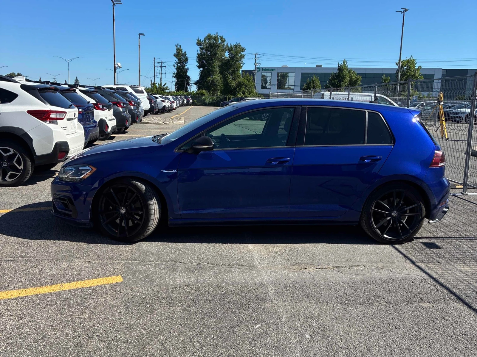 VW Golf R DSG / КОЖА / 2 ЧИФТА ГУМИ / АВТОКРЕДИТ, снимка 2 - Автомобили и джипове - 55912634