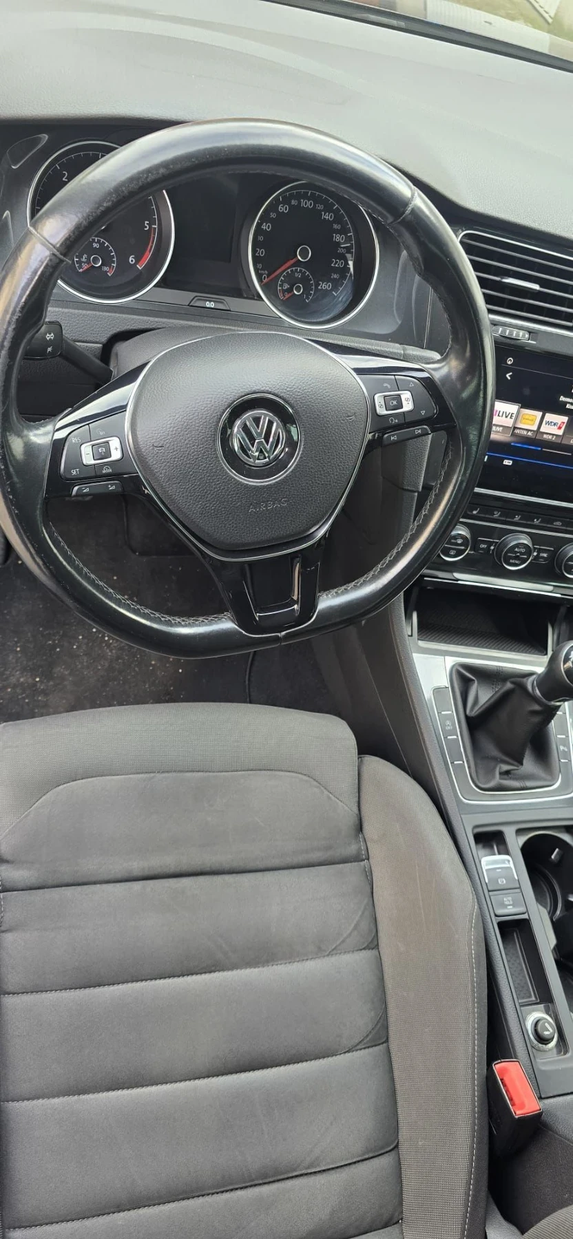 VW Golf Учебен 1.6 116к.с., снимка 17 - Автомобили и джипове - 56522947