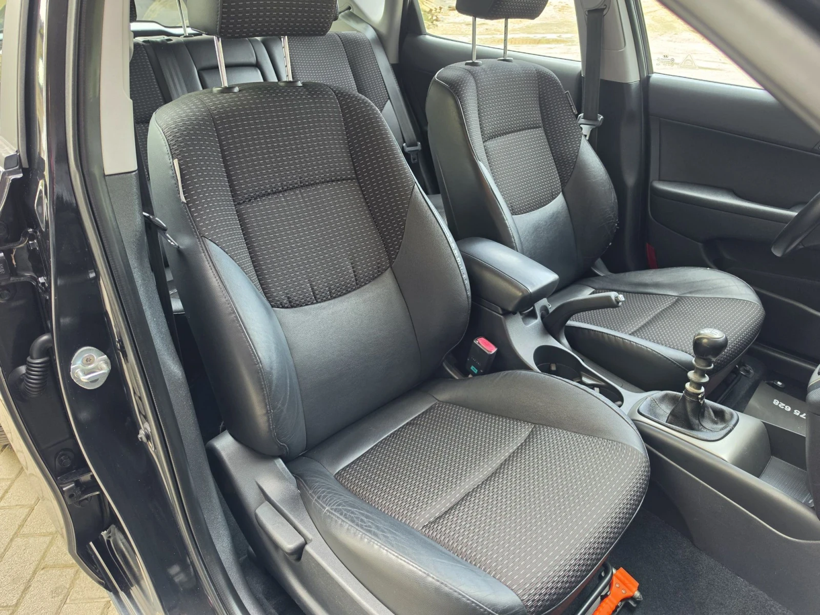 Hyundai I30 1.6, снимка 11 - Автомобили и джипове - 56532423