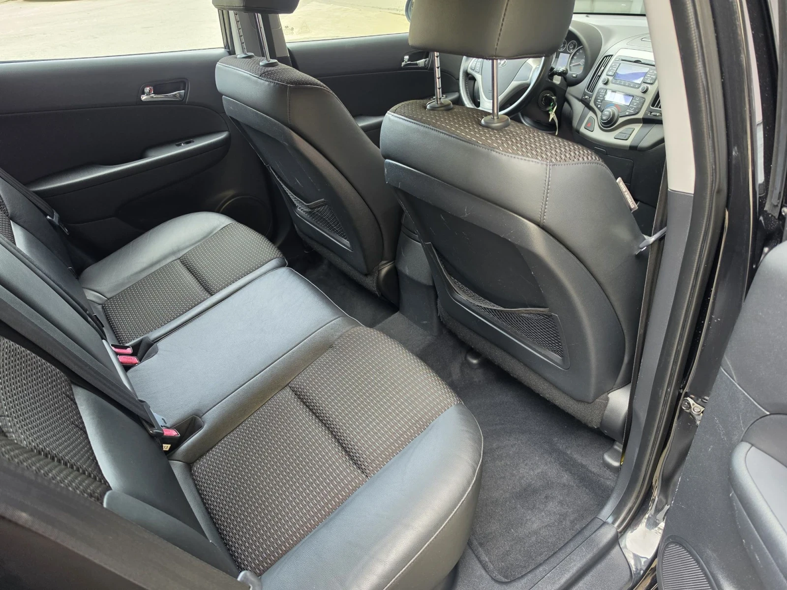 Hyundai I30 1.6, снимка 12 - Автомобили и джипове - 56532423