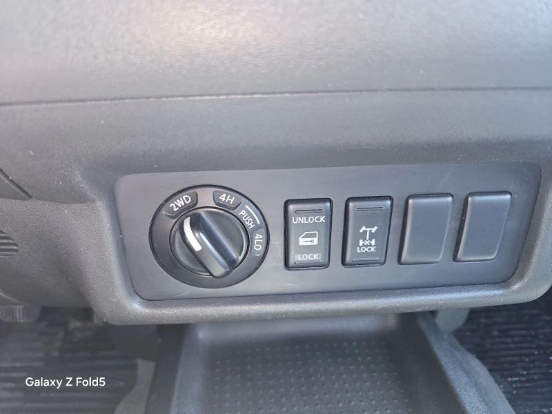 Nissan Navara, снимка 11 - Автомобили и джипове - 52055503