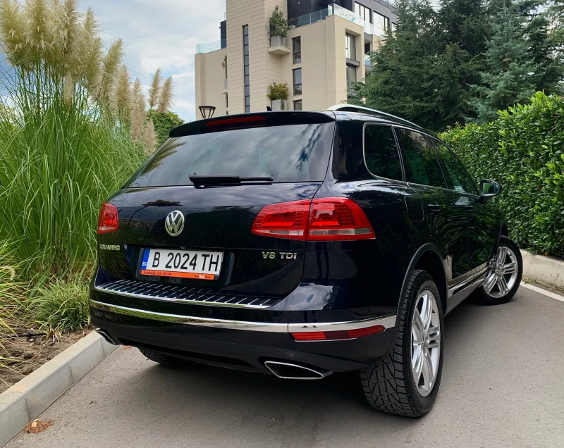 VW Touareg 4.2TDI Exclusive Face Distronic Панорам Печка 360*, снимка 3 - Автомобили и джипове - 51896941