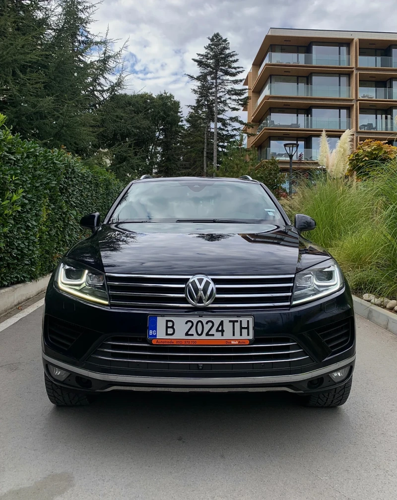 VW Touareg 4.2TDI Exclusive Face Distronic Панорам Печка 360*, снимка 2 - Автомобили и джипове - 51896941
