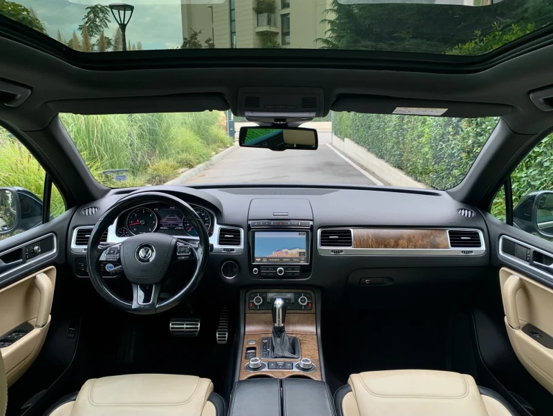 VW Touareg 4.2TDI Exclusive Face Distronic Панорам Печка 360*, снимка 7 - Автомобили и джипове - 51896941