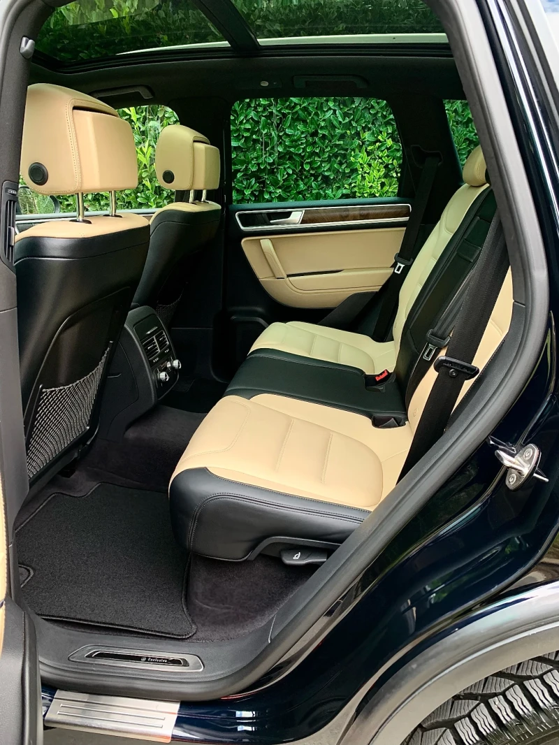 VW Touareg 4.2TDI Exclusive Face Distronic Панорам Печка 360*, снимка 8 - Автомобили и джипове - 51896941