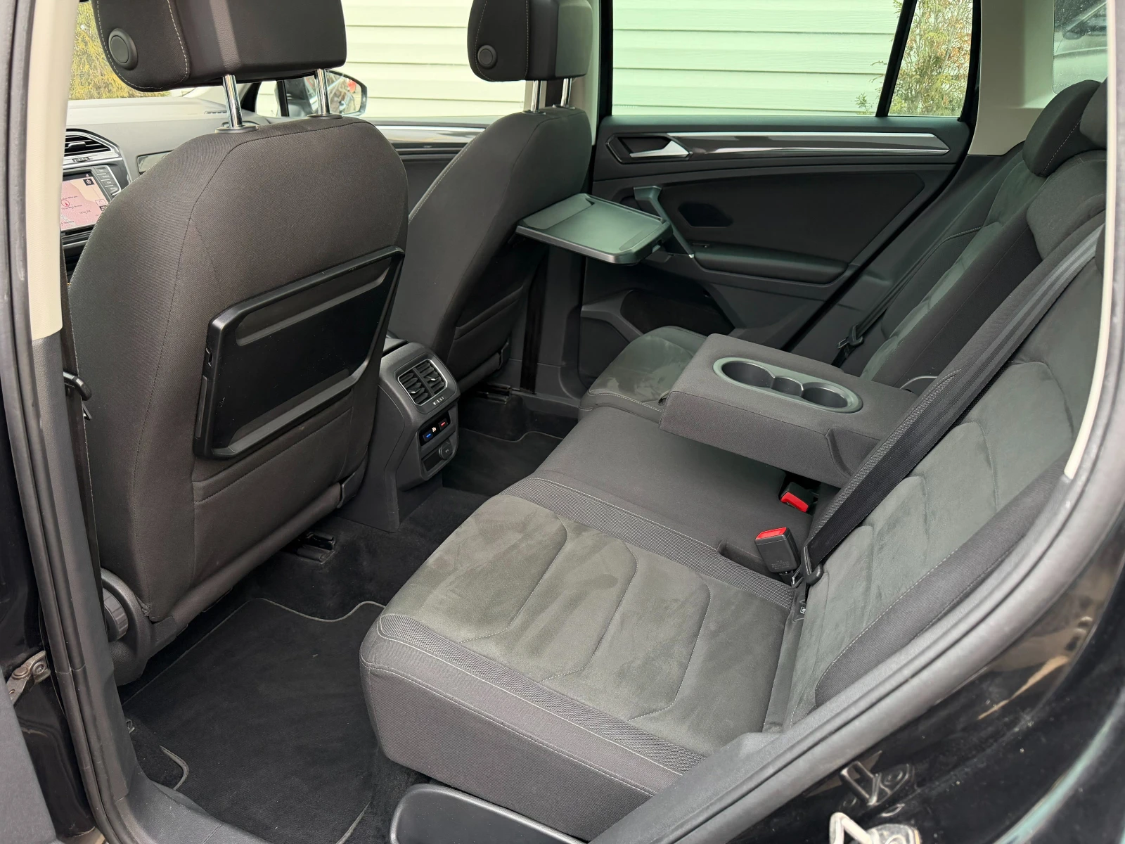 VW Tiguan 2.0TDI* 4x4* СЕРВИЗНА КНИЖКА С ПЪЛНА ИСТОРИЯ В VW - изображение 9