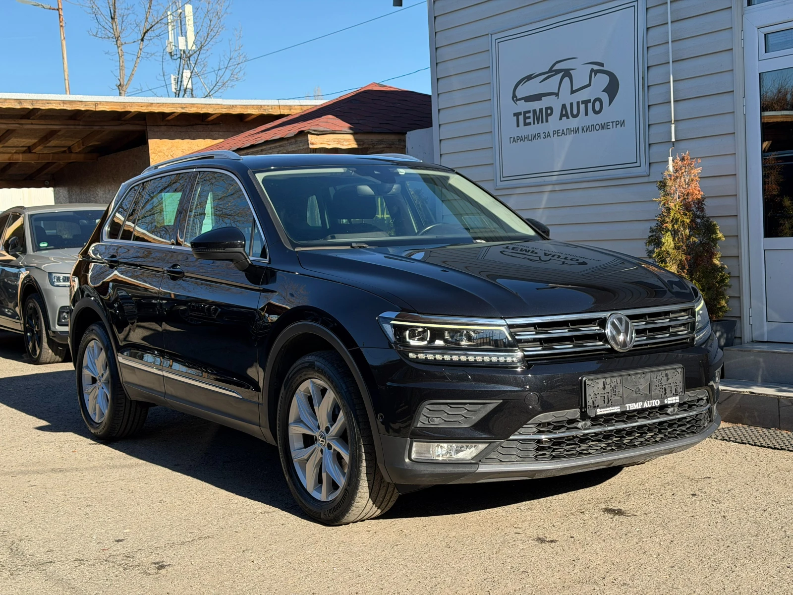 VW Tiguan 2.0TDI* 4x4* СЕРВИЗНА КНИЖКА С ПЪЛНА ИСТОРИЯ В VW - изображение 3
