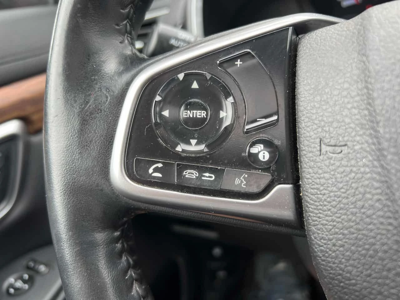 Honda Cr-v * Touring AWD* PANO* ПОДГРЕВ СЕДАЛКИ И ВОЛАН* LANE, снимка 17 - Автомобили и джипове - 54363159