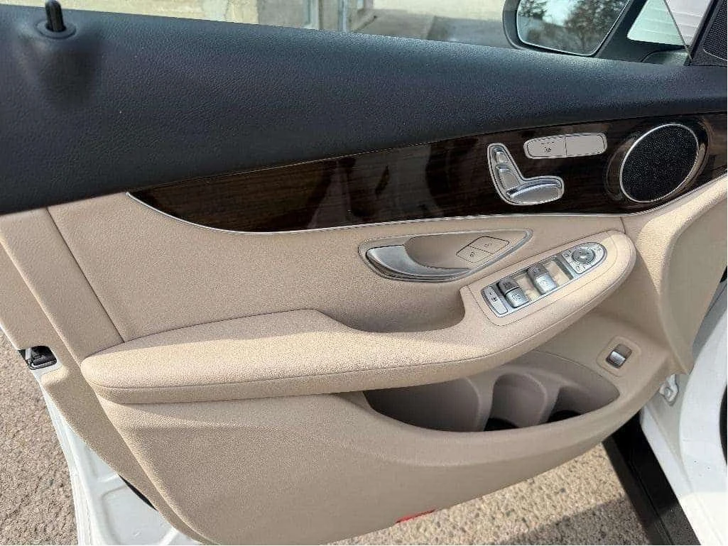 Mercedes-Benz GLC 300 * 300 4M * CARFAX * БЕЗ ПЪРВОНАЧАЛНА ВНОСКА, снимка 16 - Автомобили и джипове - 54544063