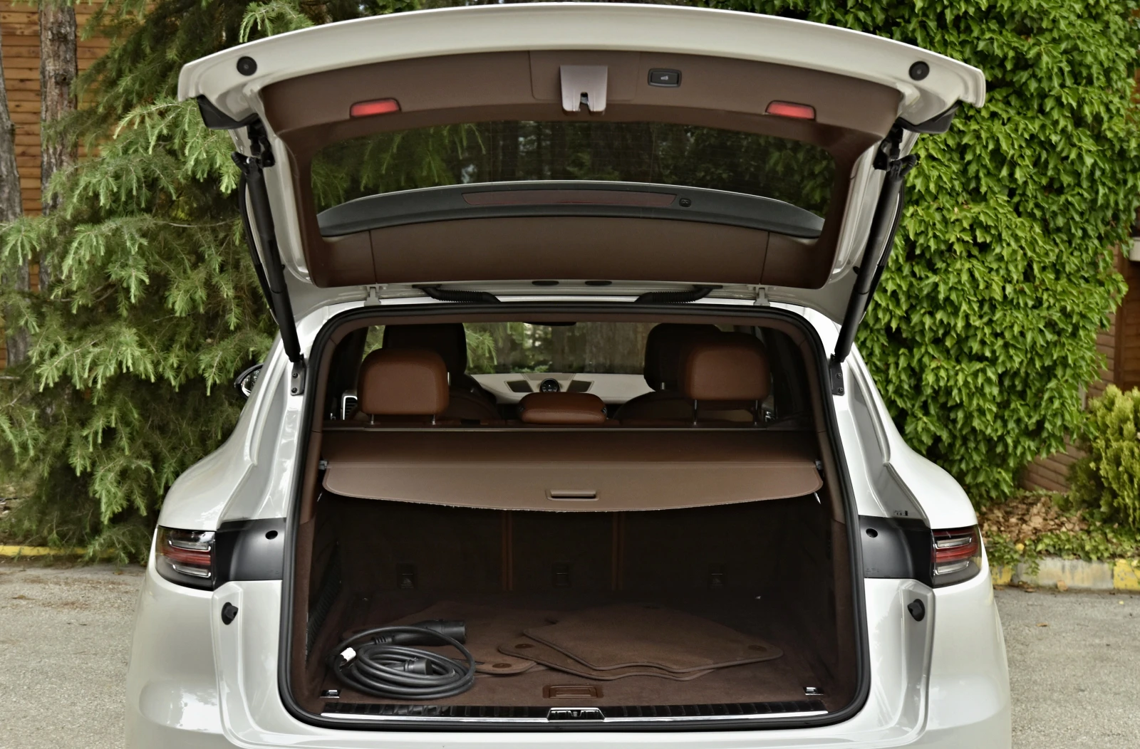 Porsche Cayenne E-HYBRID * PLUG-IN HYBRID* * 360* , снимка 16 - Автомобили и джипове - 54905884