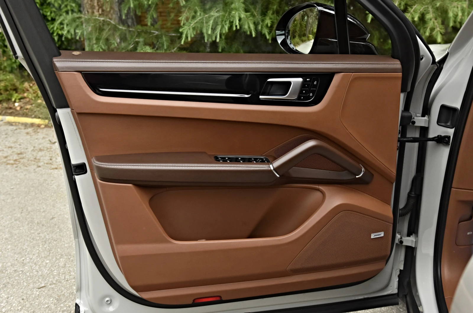 Porsche Cayenne E-HYBRID * PLUG-IN HYBRID* * 360* , снимка 14 - Автомобили и джипове - 54905884