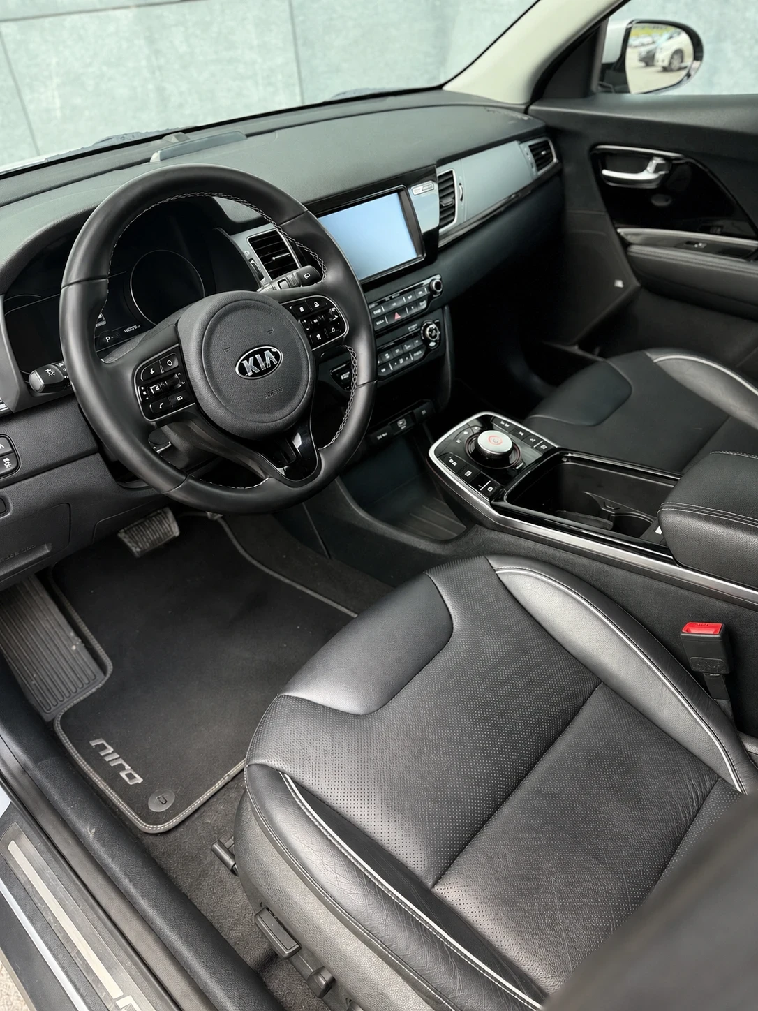 Kia Niro Premium Line 64kW, снимка 4 - Автомобили и джипове - 54924229