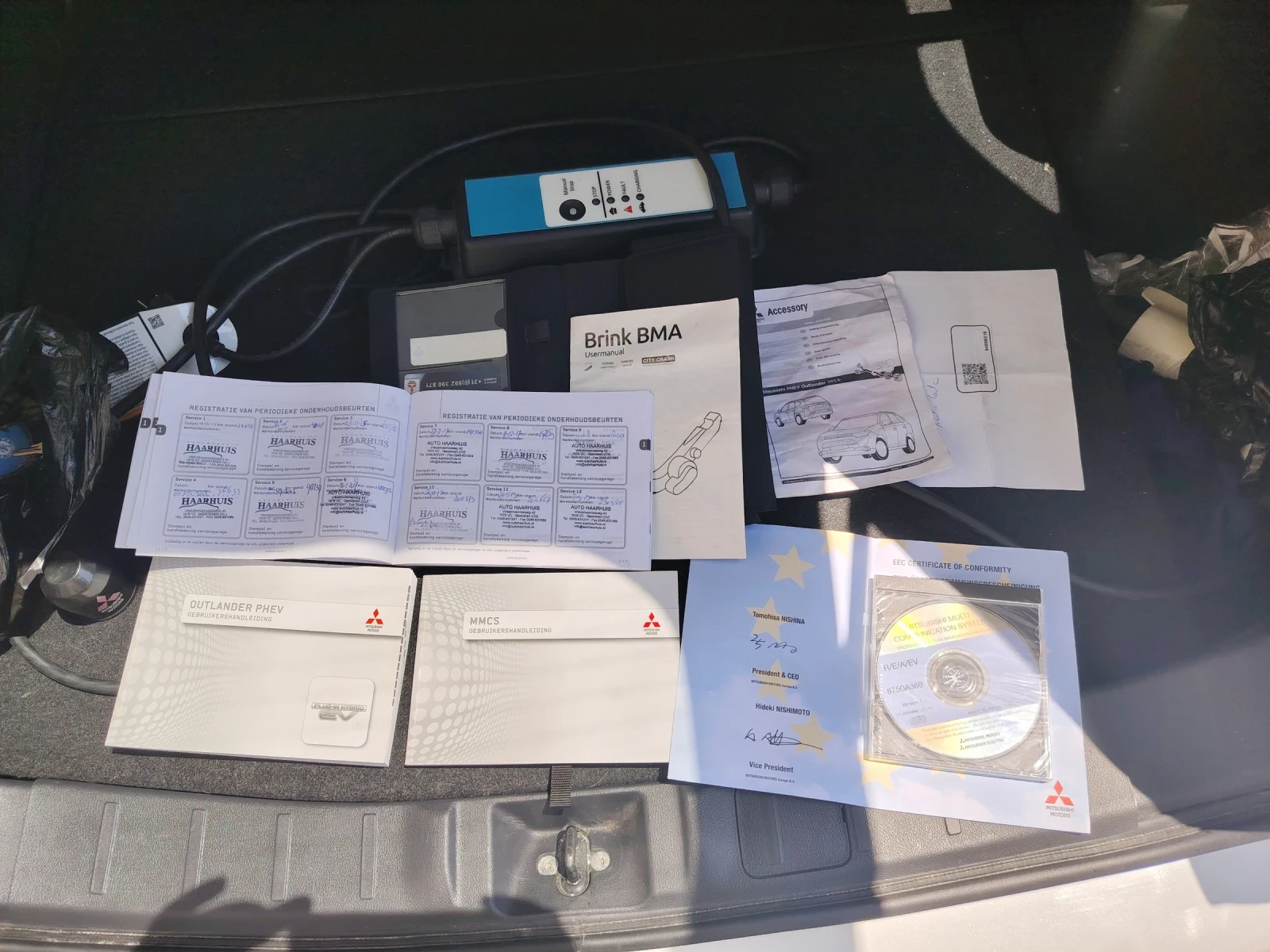 Mitsubishi Outlander 2.0i Phev-4wd /Auto/Navi/Koja/Camera/Xenon/L, снимка 12 - Автомобили и джипове - 55087853