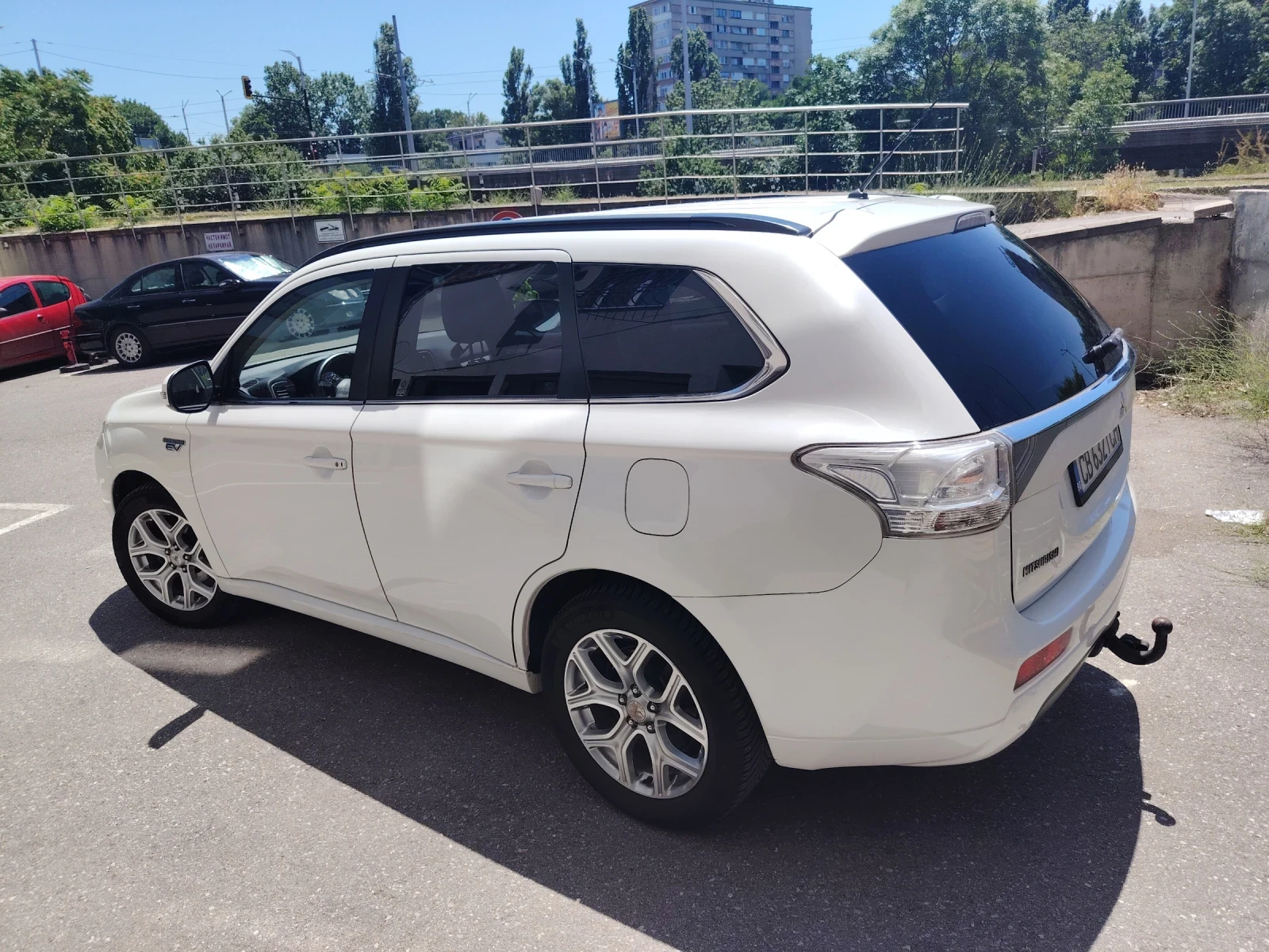 Mitsubishi Outlander 2.0i Phev-4wd /Auto/Navi/Koja/Camera/Xenon/L, снимка 4 - Автомобили и джипове - 55087853