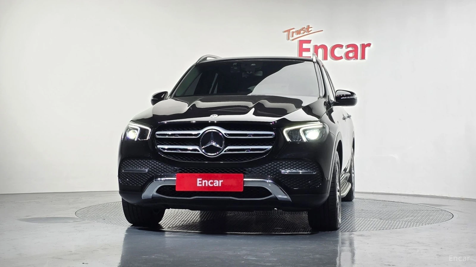 Mercedes-Benz GLE 300 D* 4MATIC* КОЖА* ПОДГРЕВ* ОБДУХВ* BURMASTER* PANO*, снимка 3 - Автомобили и джипове - 55478107