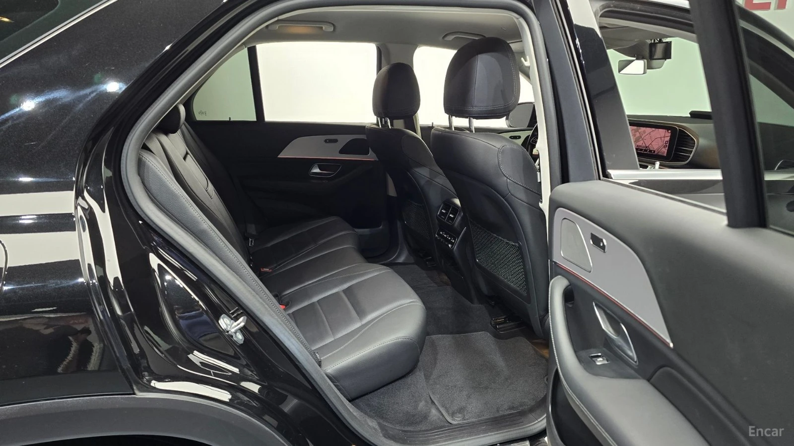 Mercedes-Benz GLE 300 D* 4MATIC* КОЖА* ПОДГРЕВ* ОБДУХВ* BURMASTER* PANO*, снимка 11 - Автомобили и джипове - 55478107