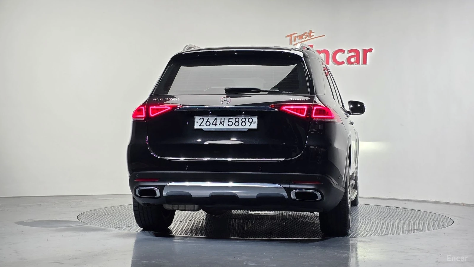Mercedes-Benz GLE 300 D* 4MATIC* КОЖА* ПОДГРЕВ* ОБДУХВ* BURMASTER* PANO*, снимка 4 - Автомобили и джипове - 55478107