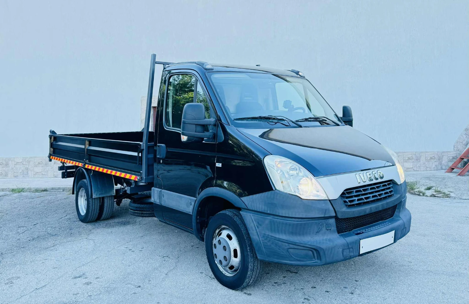Iveco Daily Тристранен самосвал 3.0 тди климатик Евро5 - изображение 2