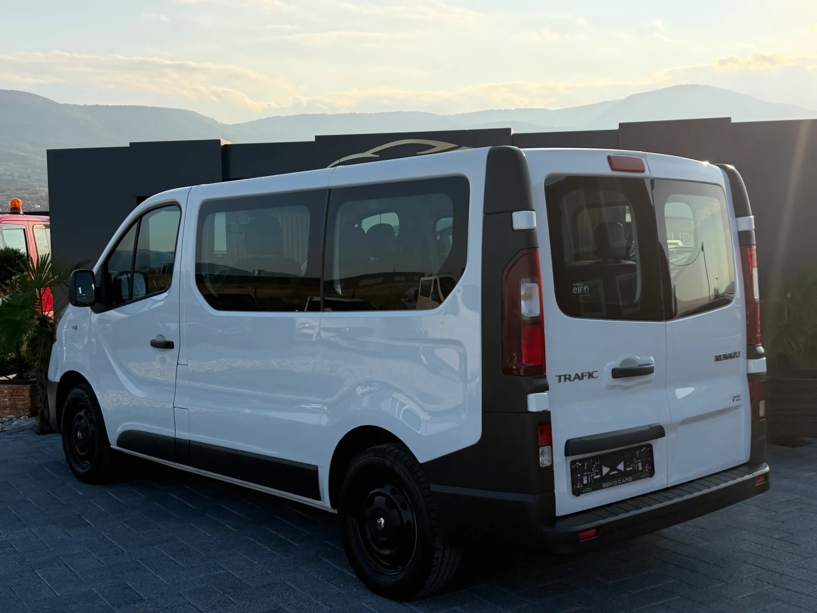 Renault Trafic 9-местен!Безупречна нов внос от Белгия! - изображение 7