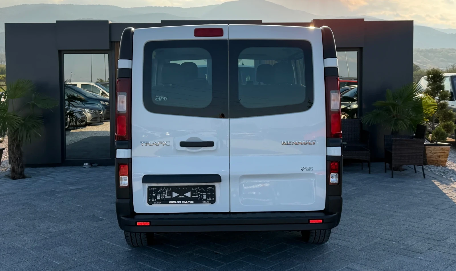 Renault Trafic 9-местен!Безупречна нов внос от Белгия! - изображение 6