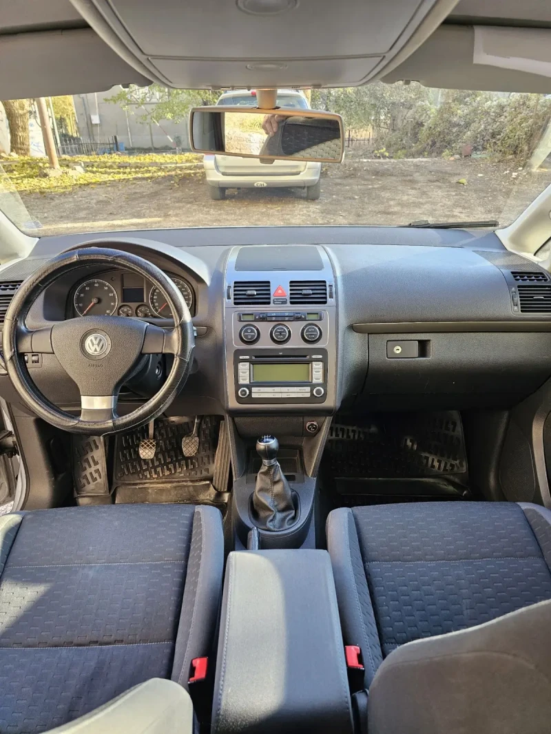 VW Touran, снимка 7 - Автомобили и джипове - 52662593
