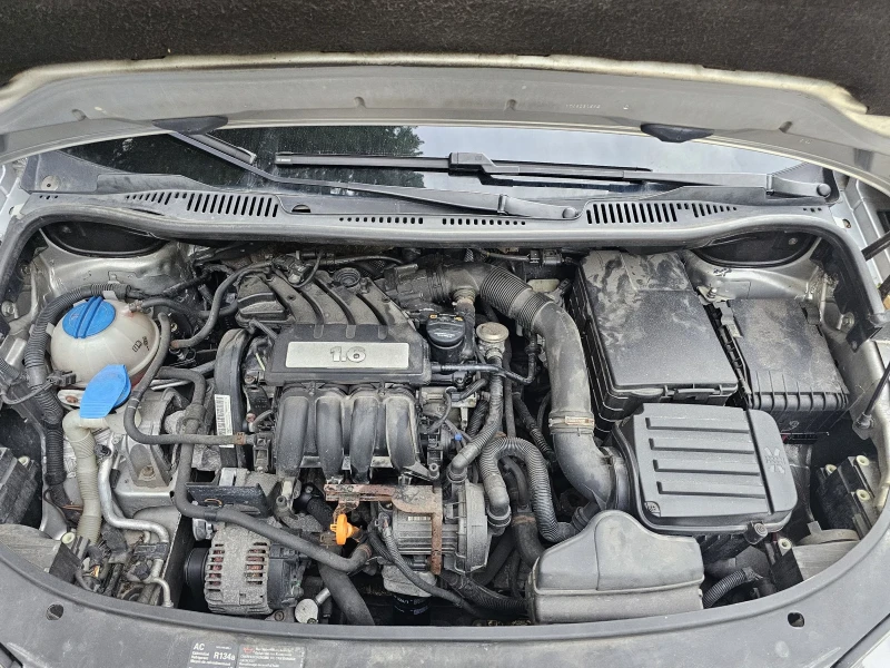 VW Touran, снимка 12 - Автомобили и джипове - 52662593