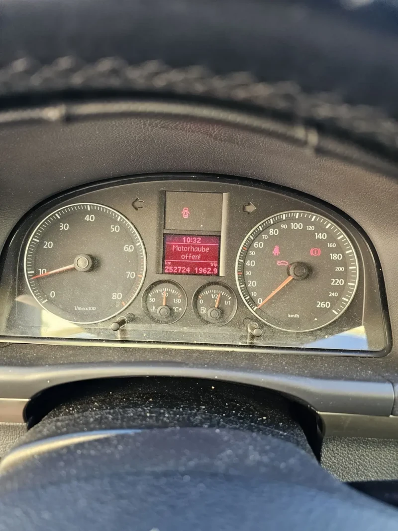 VW Touran, снимка 11 - Автомобили и джипове - 52662593