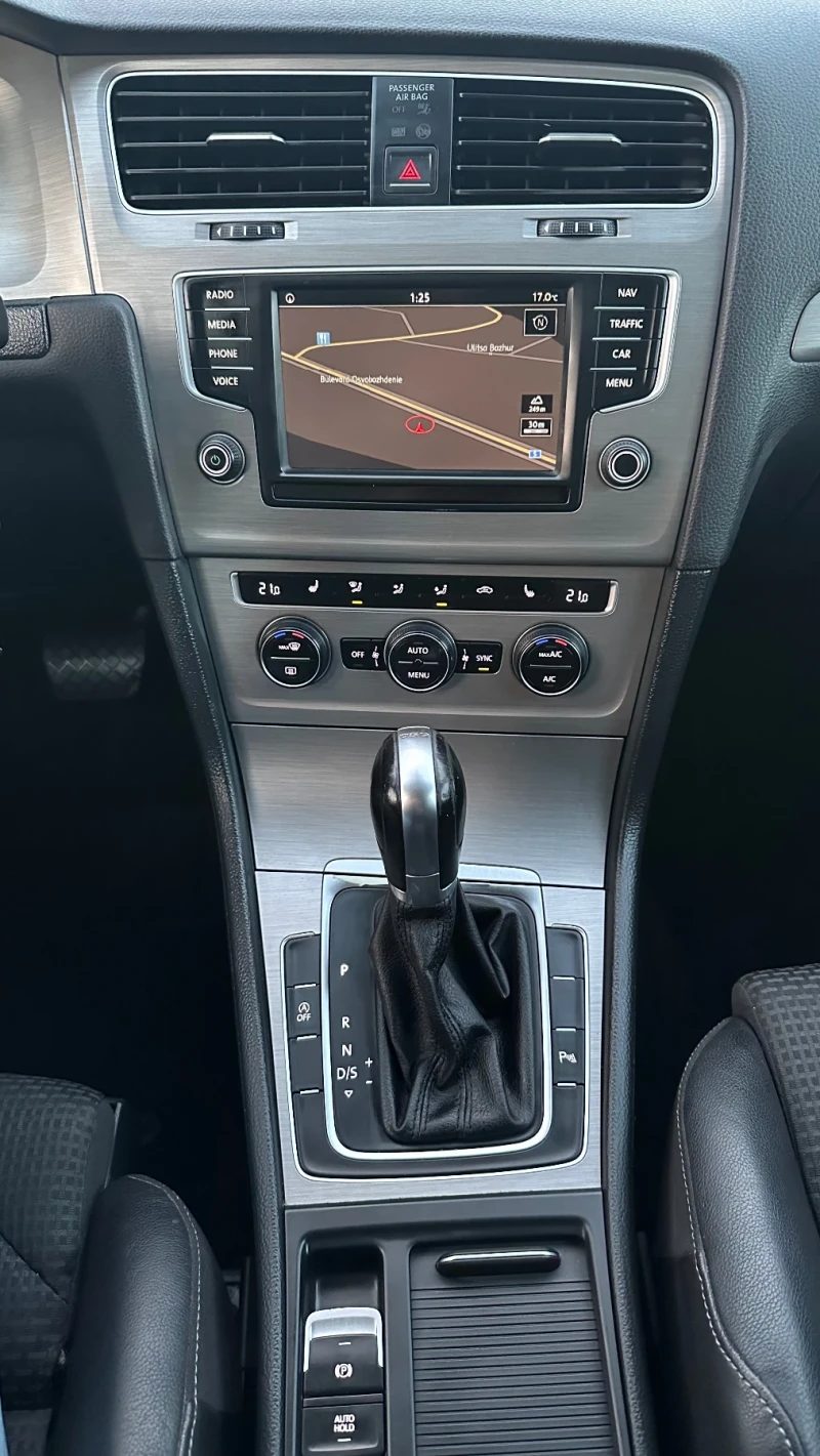 VW Golf 2.0TDI Highline, снимка 12 - Автомобили и джипове - 52211790