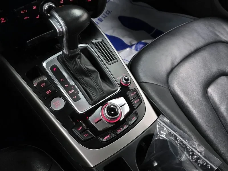 Audi A4 2.0 TDI, снимка 9 - Автомобили и джипове - 54144519