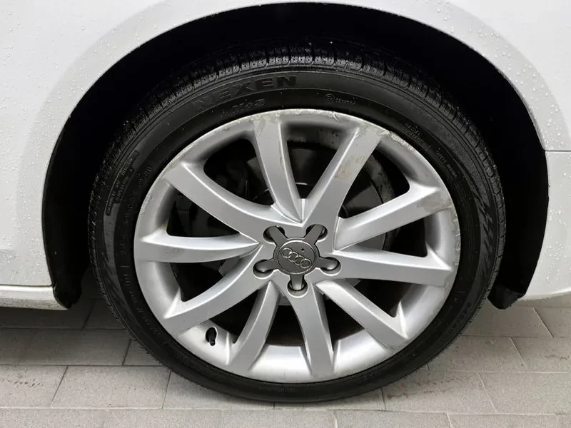 Audi A4 2.0 TDI, снимка 5 - Автомобили и джипове - 54144519