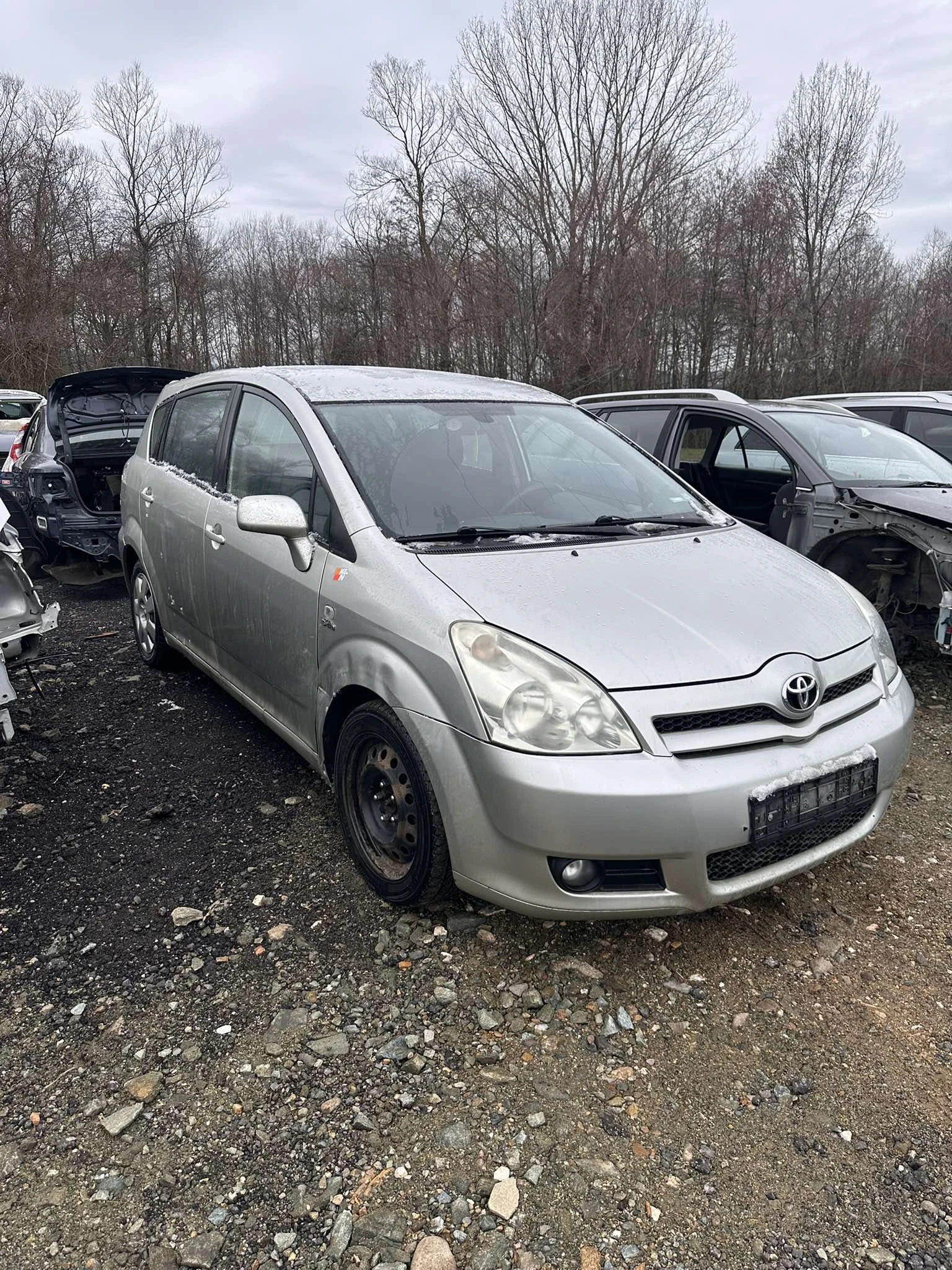 Toyota Corolla verso 2.0 D-4D 116К.с  ляв волан НА ЧАСТИ, снимка 1