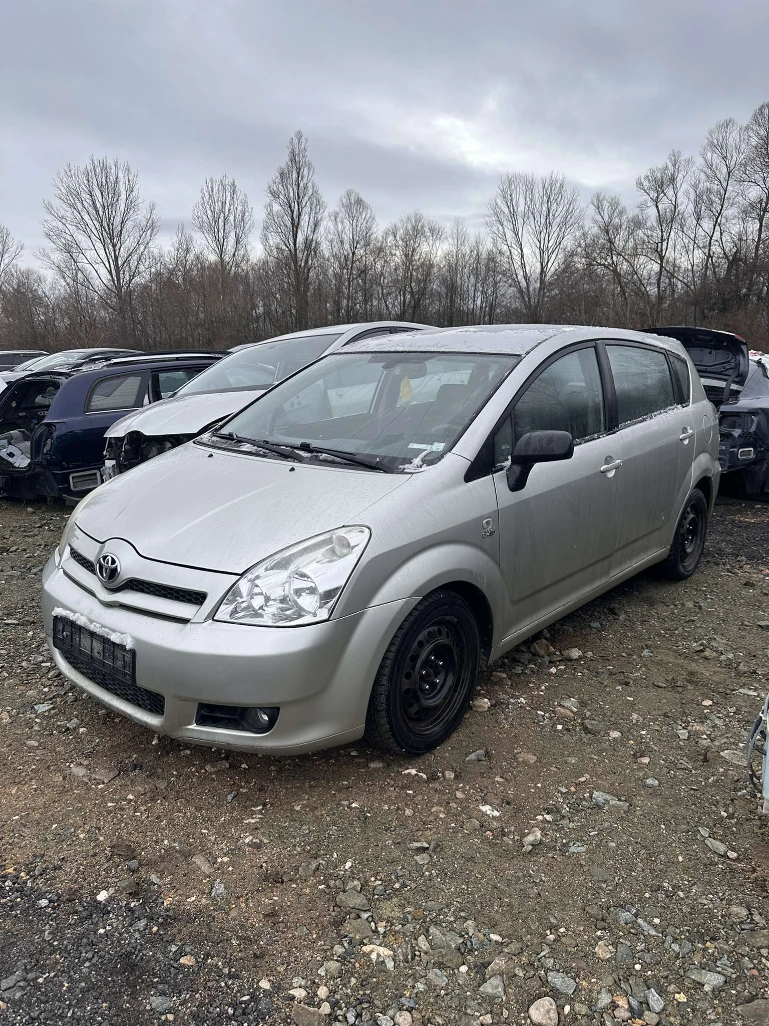 Toyota Corolla verso 2.0 D-4D 116К.с  ляв волан НА ЧАСТИ - изображение 3