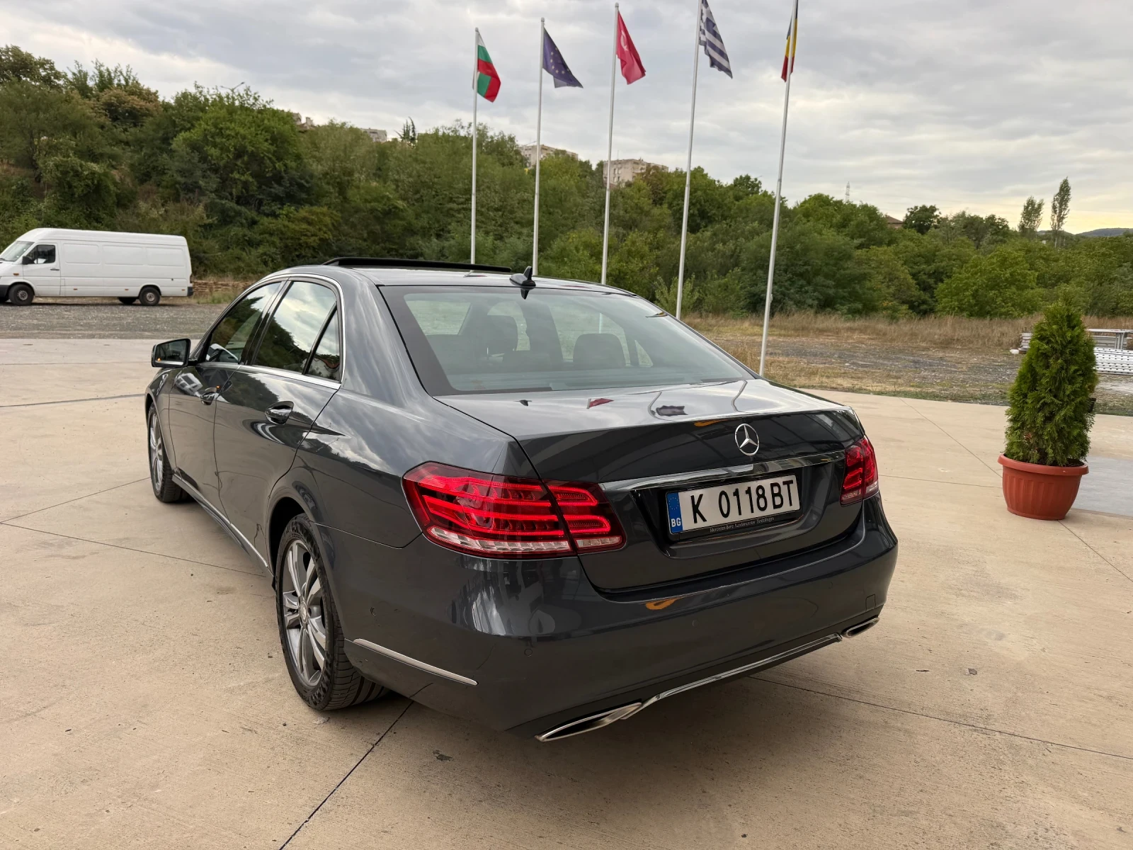 Mercedes-Benz E 250 4-Matic/Голяма навигация/Шибедах/Масаж - изображение 4