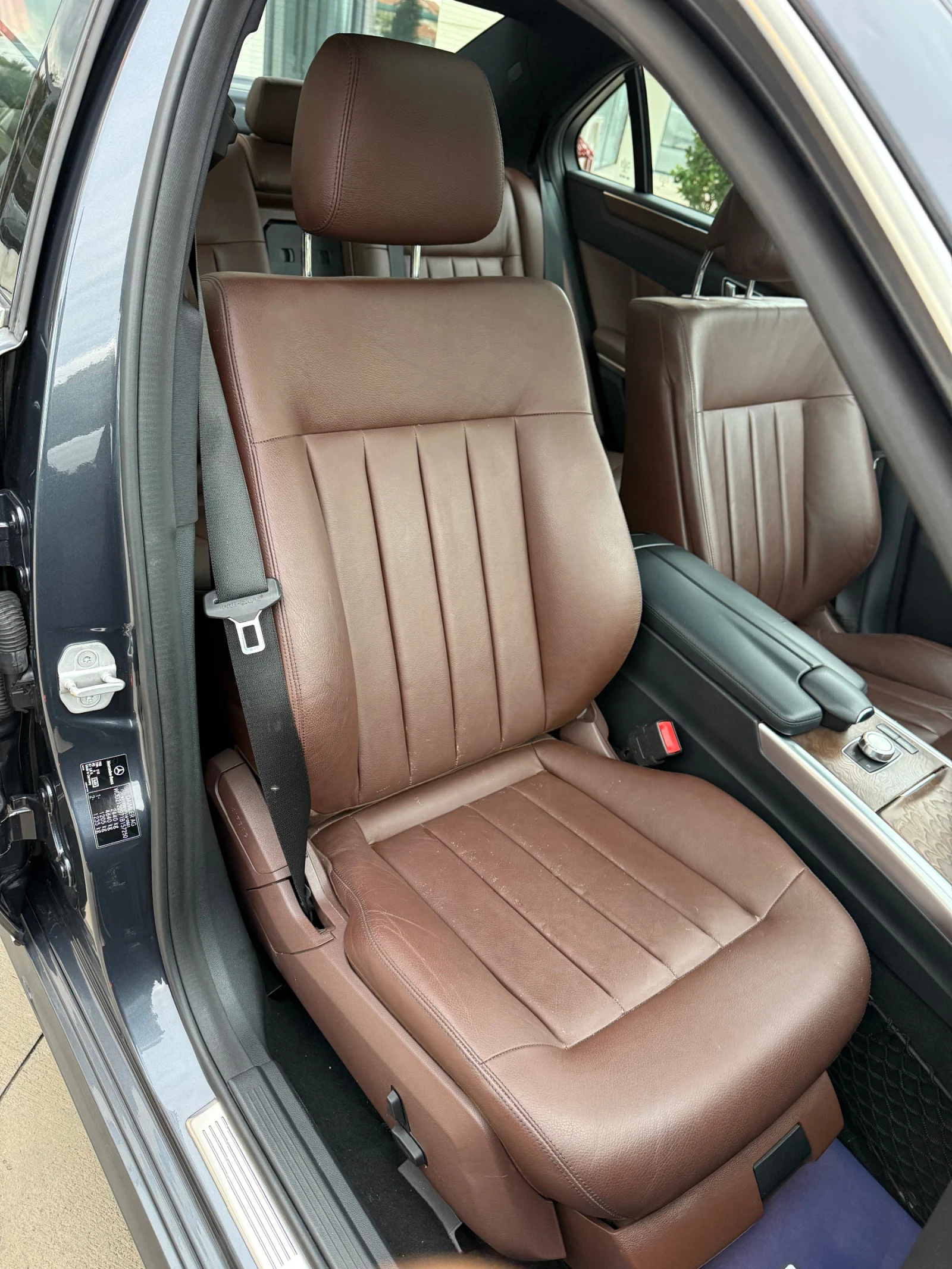 Mercedes-Benz E 250 4-Matic/Голяма навигация/Шибедах/Масаж - изображение 9