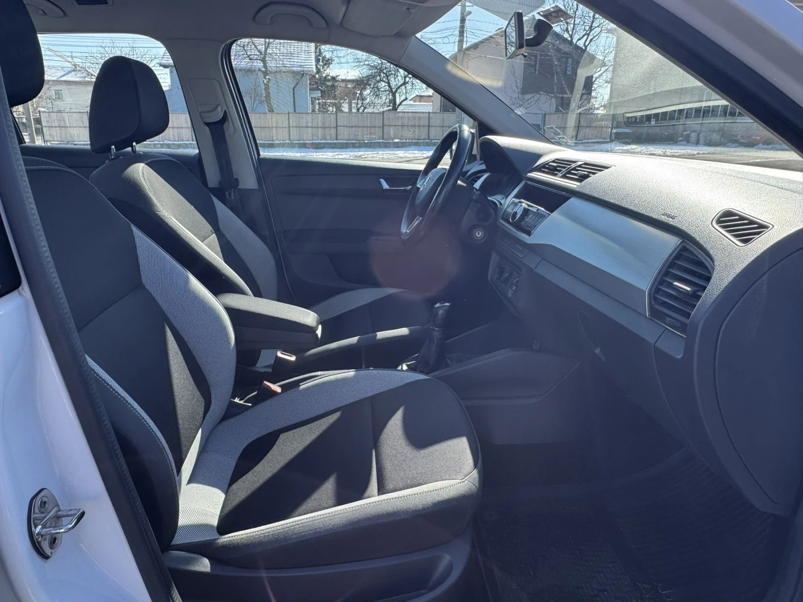 Skoda Fabia, снимка 10 - Автомобили и джипове - 53939566