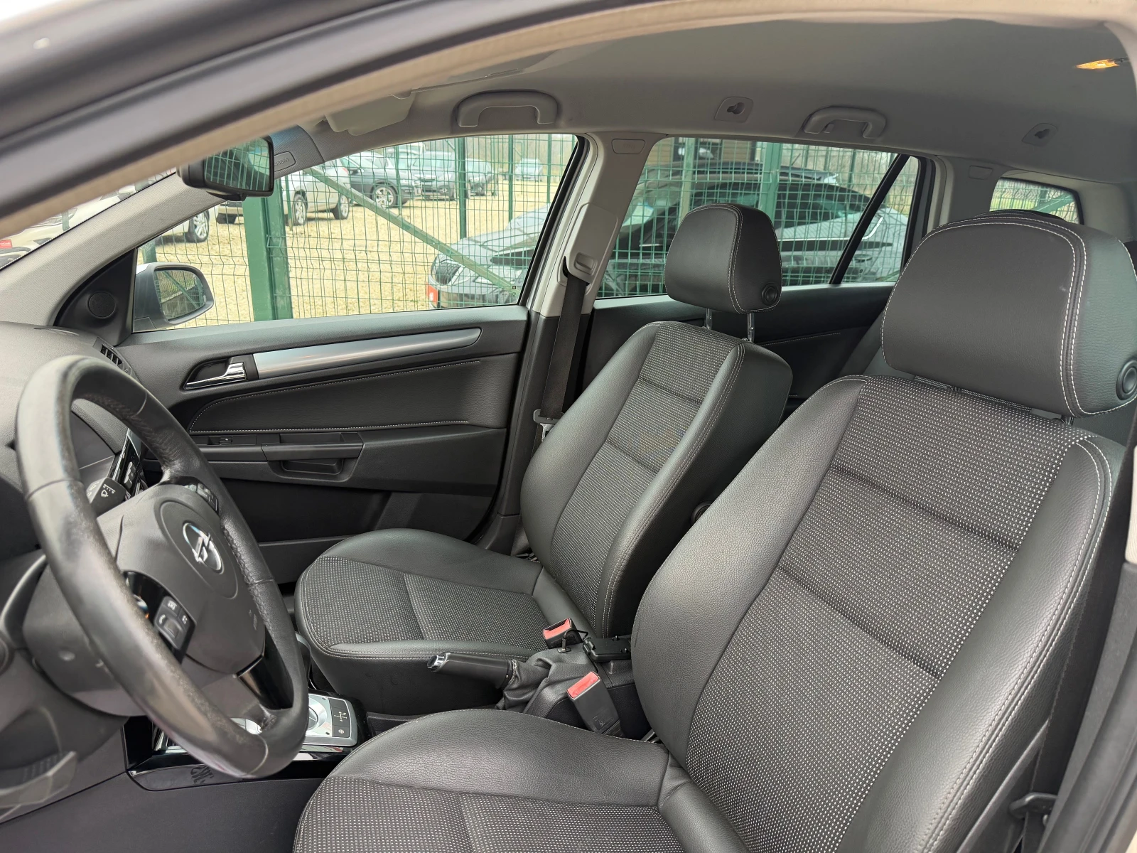 Opel Astra 1.6i 16v/116p.s-Cosmo/Avtomatik/Xenon/Koja!!!!, снимка 10 - Автомобили и джипове - 54013220