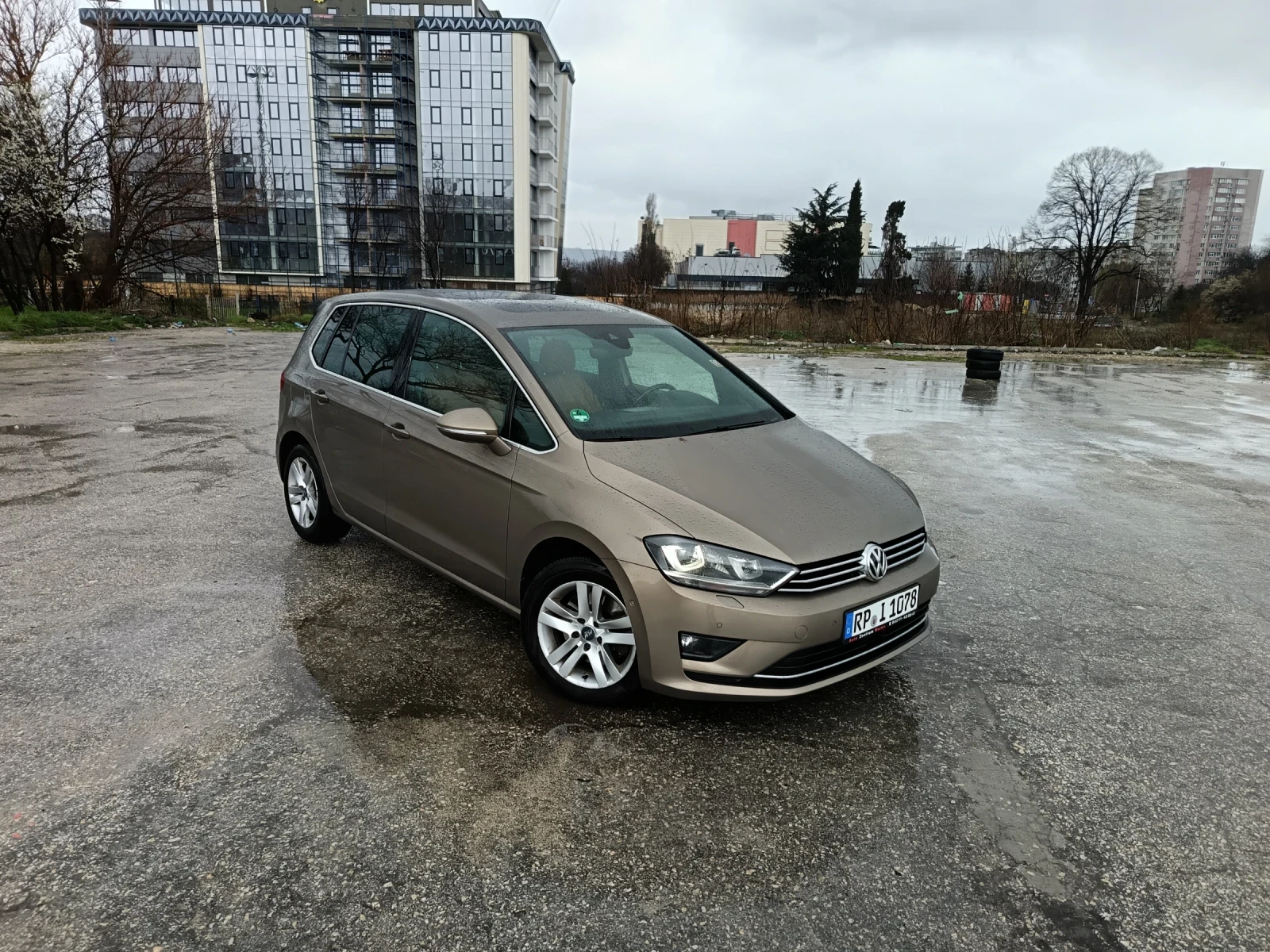 VW Passat SPORTSVAN 2.0 TDI 150 PS АВТОМАТ , снимка 16 - Автомобили и джипове - 54443393