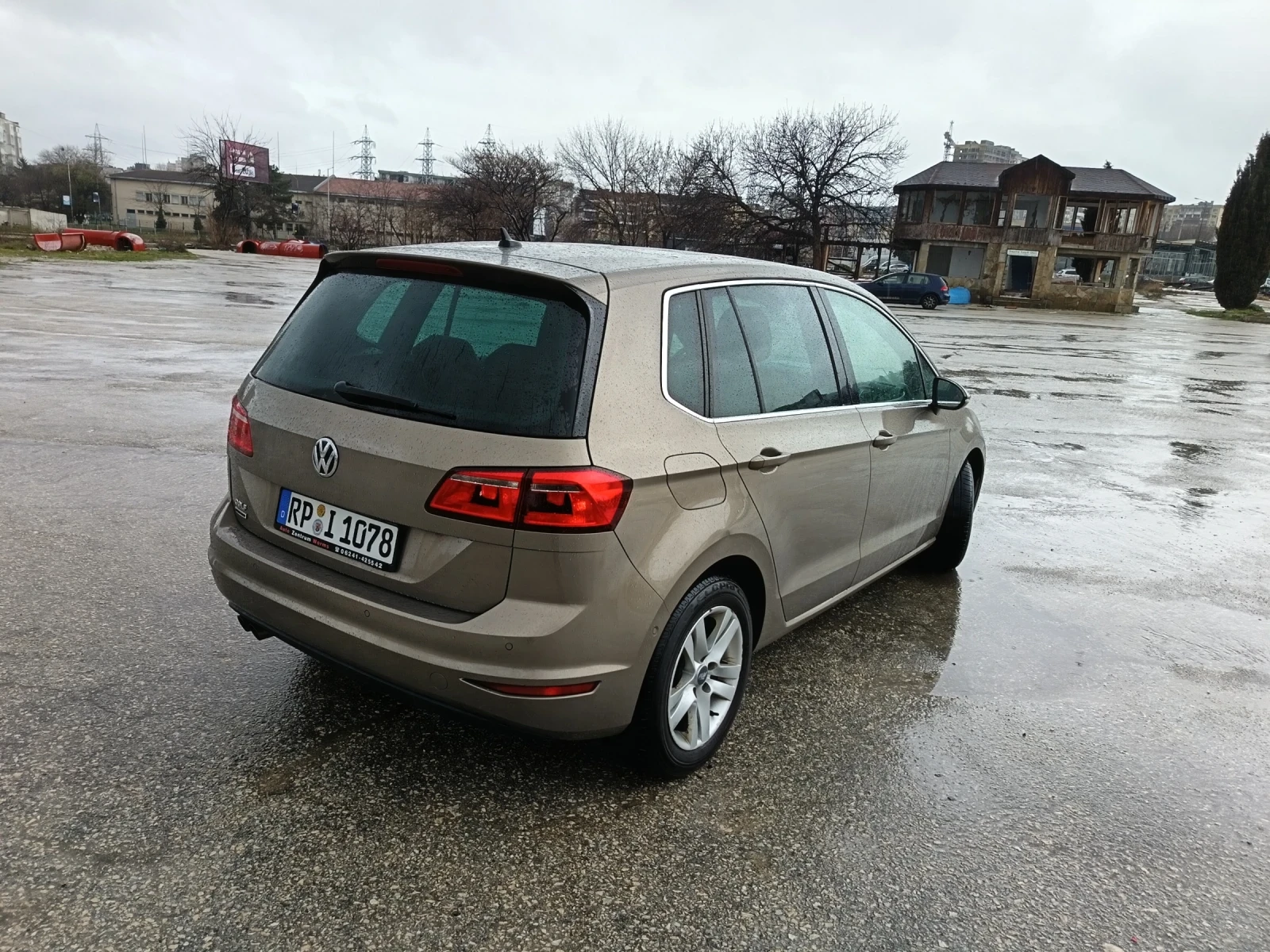 VW Passat SPORTSVAN 2.0 TDI 150 PS АВТОМАТ , снимка 7 - Автомобили и джипове - 54443393